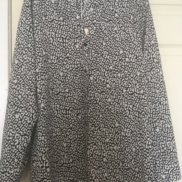 Black and White animal print button blouse from Karl Lagerfeld Paris. Size XL - Picture 7 of 8